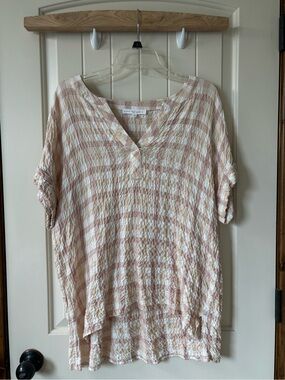 Like new! Cozy Textured V-Neck Tunic Top - Cream & Blush